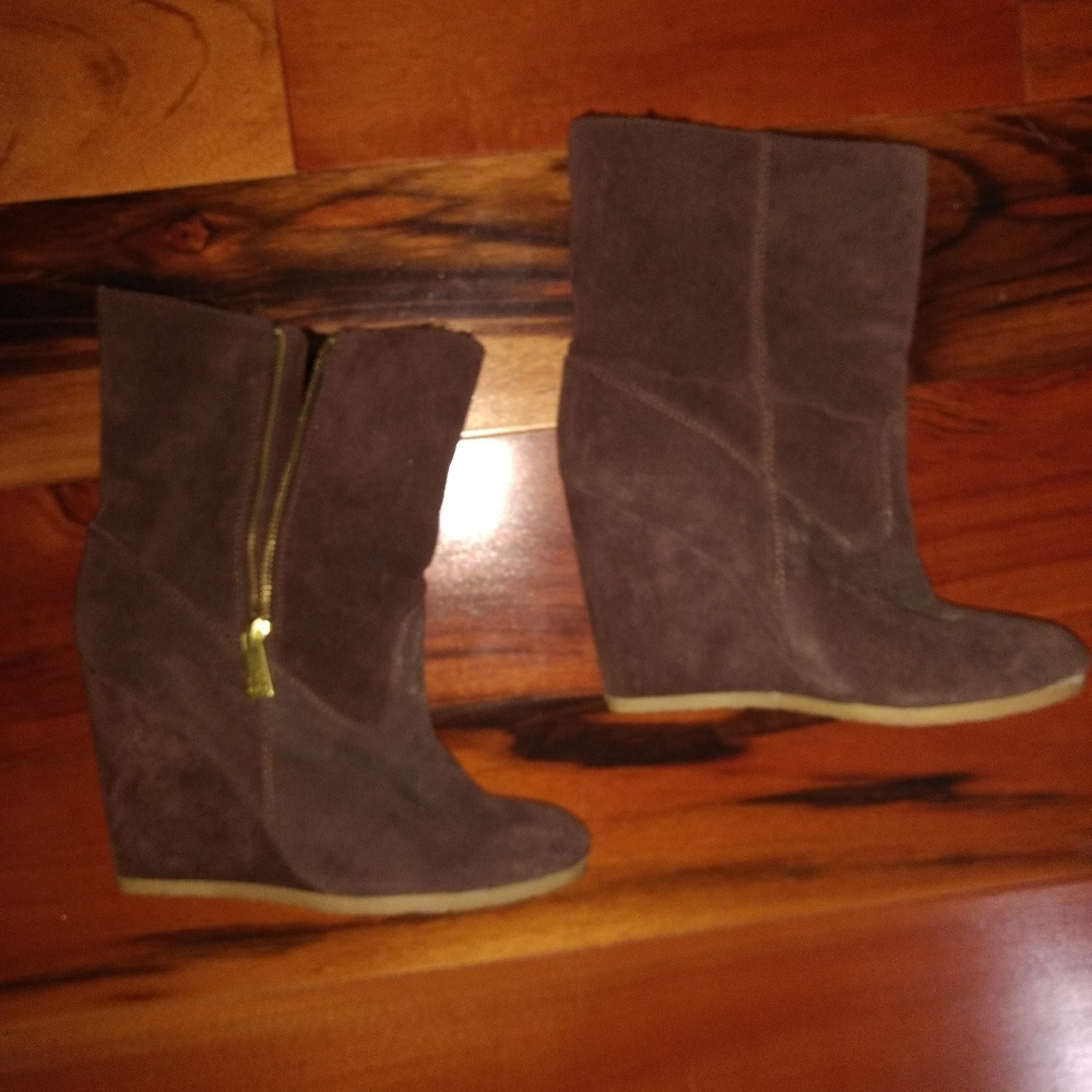 Coach boots size 8 Brown with gold zipper